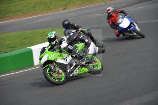 Mallory park Leicestershire;Mallory park photographs;Motorcycle action photographs;event digital images;eventdigitalimages;mallory park;no limits trackday;peter wileman photography;trackday;trackday digital images;trackday photos