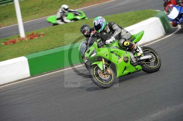 Mallory park Leicestershire;Mallory park photographs;Motorcycle action photographs;event digital images;eventdigitalimages;mallory park;no limits trackday;peter wileman photography;trackday;trackday digital images;trackday photos