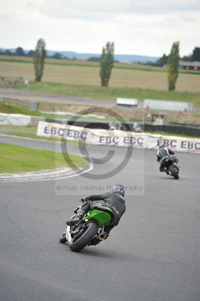 Mallory park Leicestershire;Mallory park photographs;Motorcycle action photographs;event digital images;eventdigitalimages;mallory park;no limits trackday;peter wileman photography;trackday;trackday digital images;trackday photos