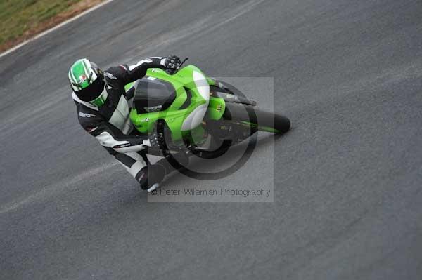 Mallory park Leicestershire;Mallory park photographs;Motorcycle action photographs;event digital images;eventdigitalimages;mallory park;no limits trackday;peter wileman photography;trackday;trackday digital images;trackday photos