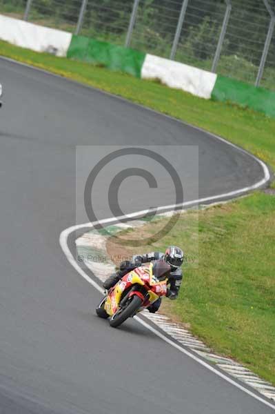 Mallory park Leicestershire;Mallory park photographs;Motorcycle action photographs;event digital images;eventdigitalimages;mallory park;no limits trackday;peter wileman photography;trackday;trackday digital images;trackday photos