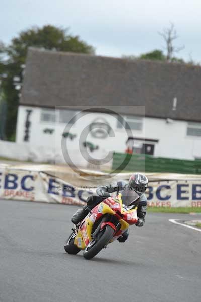 Mallory park Leicestershire;Mallory park photographs;Motorcycle action photographs;event digital images;eventdigitalimages;mallory park;no limits trackday;peter wileman photography;trackday;trackday digital images;trackday photos