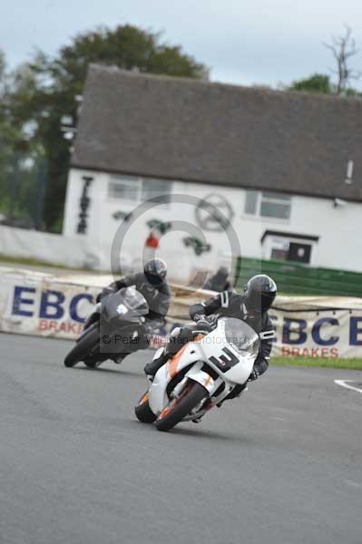 Mallory park Leicestershire;Mallory park photographs;Motorcycle action photographs;event digital images;eventdigitalimages;mallory park;no limits trackday;peter wileman photography;trackday;trackday digital images;trackday photos