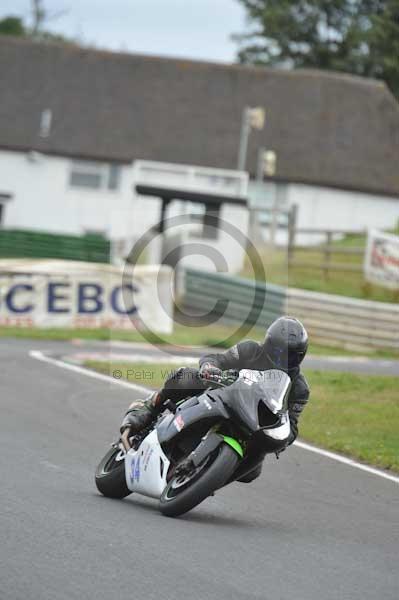 Mallory park Leicestershire;Mallory park photographs;Motorcycle action photographs;event digital images;eventdigitalimages;mallory park;no limits trackday;peter wileman photography;trackday;trackday digital images;trackday photos