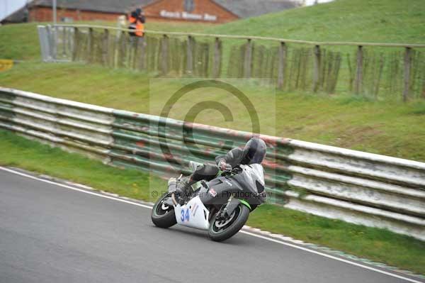 Mallory park Leicestershire;Mallory park photographs;Motorcycle action photographs;event digital images;eventdigitalimages;mallory park;no limits trackday;peter wileman photography;trackday;trackday digital images;trackday photos