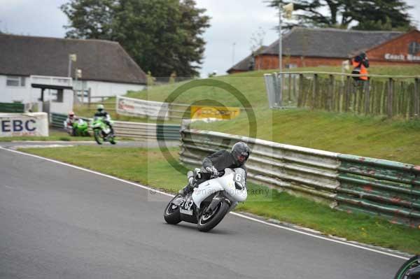 Mallory park Leicestershire;Mallory park photographs;Motorcycle action photographs;event digital images;eventdigitalimages;mallory park;no limits trackday;peter wileman photography;trackday;trackday digital images;trackday photos