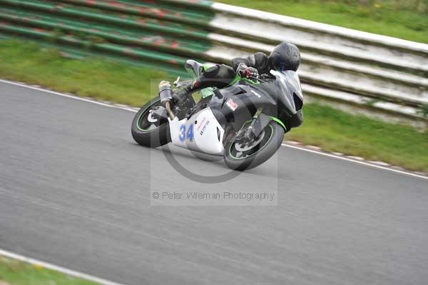 Mallory park Leicestershire;Mallory park photographs;Motorcycle action photographs;event digital images;eventdigitalimages;mallory park;no limits trackday;peter wileman photography;trackday;trackday digital images;trackday photos