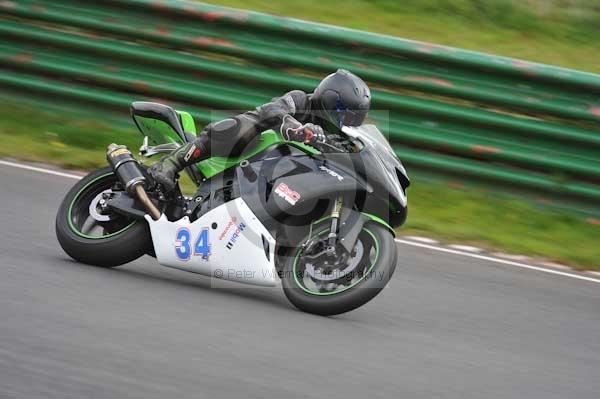 Mallory park Leicestershire;Mallory park photographs;Motorcycle action photographs;event digital images;eventdigitalimages;mallory park;no limits trackday;peter wileman photography;trackday;trackday digital images;trackday photos