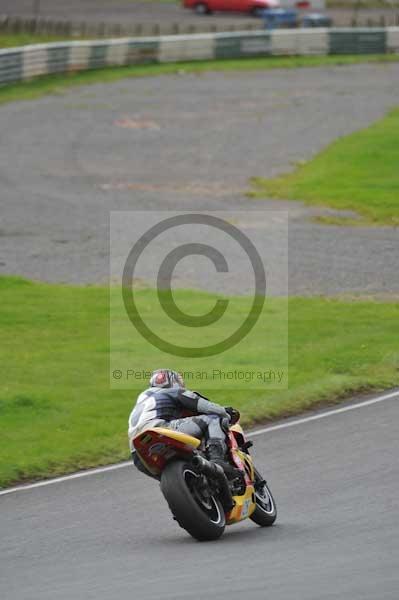 Mallory park Leicestershire;Mallory park photographs;Motorcycle action photographs;event digital images;eventdigitalimages;mallory park;no limits trackday;peter wileman photography;trackday;trackday digital images;trackday photos