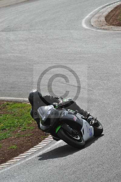 Mallory park Leicestershire;Mallory park photographs;Motorcycle action photographs;event digital images;eventdigitalimages;mallory park;no limits trackday;peter wileman photography;trackday;trackday digital images;trackday photos