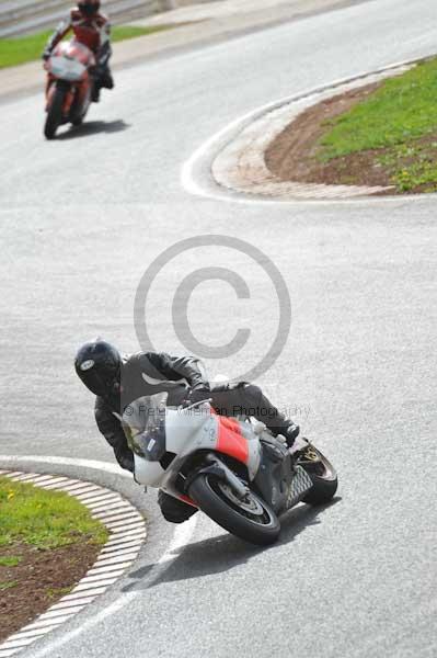 Mallory park Leicestershire;Mallory park photographs;Motorcycle action photographs;event digital images;eventdigitalimages;mallory park;no limits trackday;peter wileman photography;trackday;trackday digital images;trackday photos