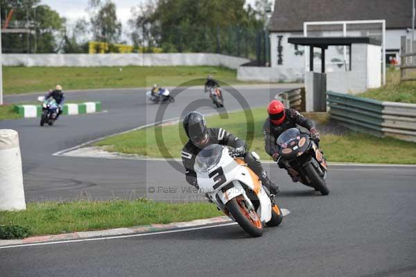 Mallory park Leicestershire;Mallory park photographs;Motorcycle action photographs;event digital images;eventdigitalimages;mallory park;no limits trackday;peter wileman photography;trackday;trackday digital images;trackday photos