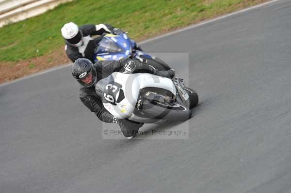 Mallory park Leicestershire;Mallory park photographs;Motorcycle action photographs;event digital images;eventdigitalimages;mallory park;no limits trackday;peter wileman photography;trackday;trackday digital images;trackday photos