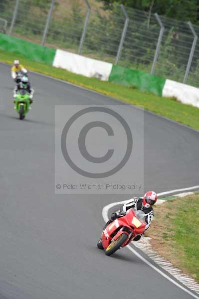 Mallory park Leicestershire;Mallory park photographs;Motorcycle action photographs;event digital images;eventdigitalimages;mallory park;no limits trackday;peter wileman photography;trackday;trackday digital images;trackday photos