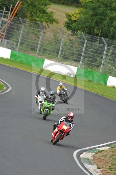 Mallory park Leicestershire;Mallory park photographs;Motorcycle action photographs;event digital images;eventdigitalimages;mallory park;no limits trackday;peter wileman photography;trackday;trackday digital images;trackday photos