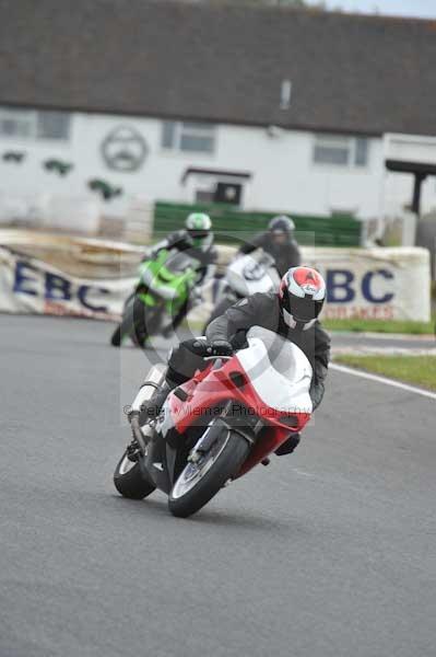 Mallory park Leicestershire;Mallory park photographs;Motorcycle action photographs;event digital images;eventdigitalimages;mallory park;no limits trackday;peter wileman photography;trackday;trackday digital images;trackday photos