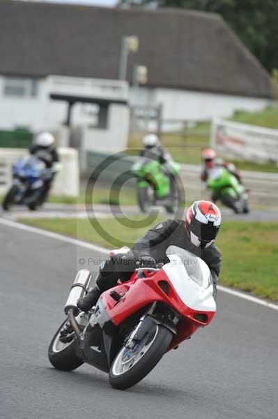 Mallory park Leicestershire;Mallory park photographs;Motorcycle action photographs;event digital images;eventdigitalimages;mallory park;no limits trackday;peter wileman photography;trackday;trackday digital images;trackday photos