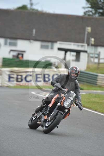 Mallory park Leicestershire;Mallory park photographs;Motorcycle action photographs;event digital images;eventdigitalimages;mallory park;no limits trackday;peter wileman photography;trackday;trackday digital images;trackday photos