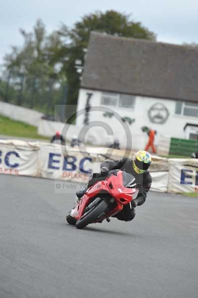 Mallory park Leicestershire;Mallory park photographs;Motorcycle action photographs;event digital images;eventdigitalimages;mallory park;no limits trackday;peter wileman photography;trackday;trackday digital images;trackday photos