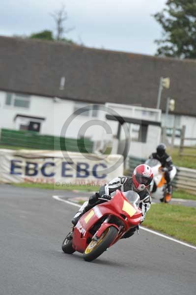 Mallory park Leicestershire;Mallory park photographs;Motorcycle action photographs;event digital images;eventdigitalimages;mallory park;no limits trackday;peter wileman photography;trackday;trackday digital images;trackday photos