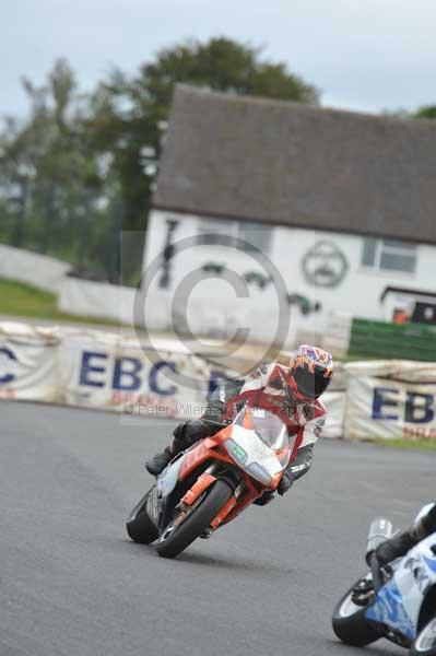 Mallory park Leicestershire;Mallory park photographs;Motorcycle action photographs;event digital images;eventdigitalimages;mallory park;no limits trackday;peter wileman photography;trackday;trackday digital images;trackday photos