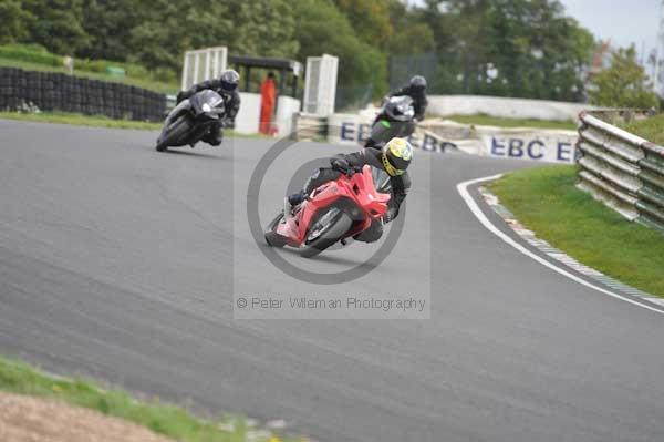 Mallory park Leicestershire;Mallory park photographs;Motorcycle action photographs;event digital images;eventdigitalimages;mallory park;no limits trackday;peter wileman photography;trackday;trackday digital images;trackday photos