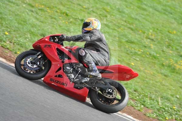 Mallory park Leicestershire;Mallory park photographs;Motorcycle action photographs;event digital images;eventdigitalimages;mallory park;no limits trackday;peter wileman photography;trackday;trackday digital images;trackday photos