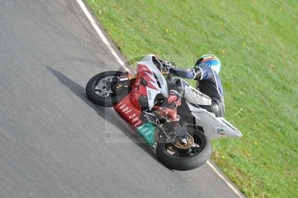 Mallory park Leicestershire;Mallory park photographs;Motorcycle action photographs;event digital images;eventdigitalimages;mallory park;no limits trackday;peter wileman photography;trackday;trackday digital images;trackday photos