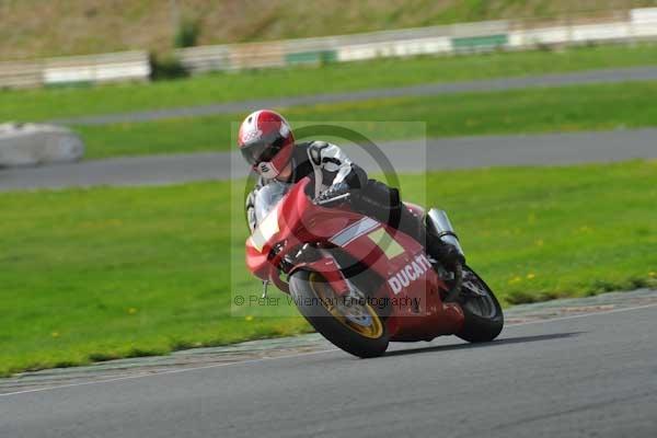 Mallory park Leicestershire;Mallory park photographs;Motorcycle action photographs;event digital images;eventdigitalimages;mallory park;no limits trackday;peter wileman photography;trackday;trackday digital images;trackday photos