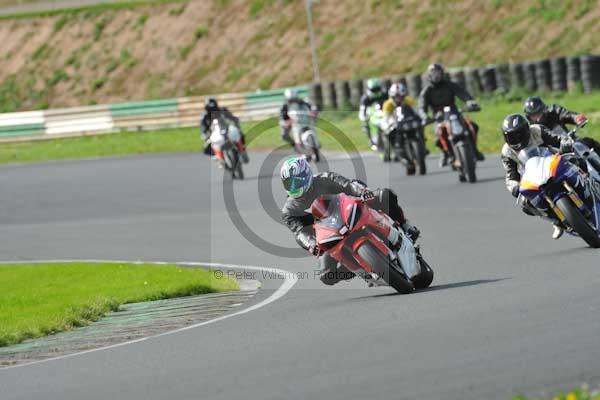 Mallory park Leicestershire;Mallory park photographs;Motorcycle action photographs;event digital images;eventdigitalimages;mallory park;no limits trackday;peter wileman photography;trackday;trackday digital images;trackday photos