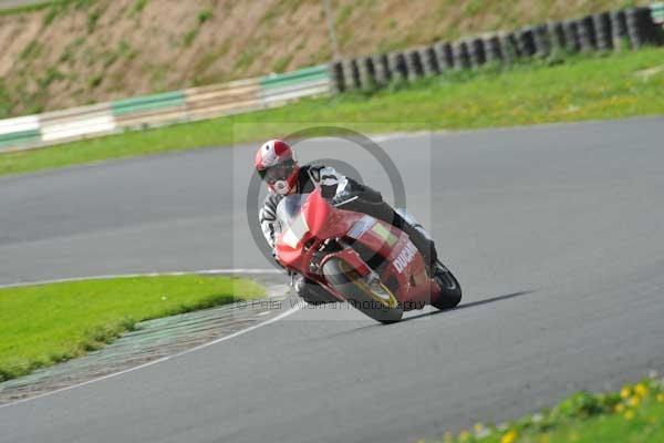 Mallory park Leicestershire;Mallory park photographs;Motorcycle action photographs;event digital images;eventdigitalimages;mallory park;no limits trackday;peter wileman photography;trackday;trackday digital images;trackday photos