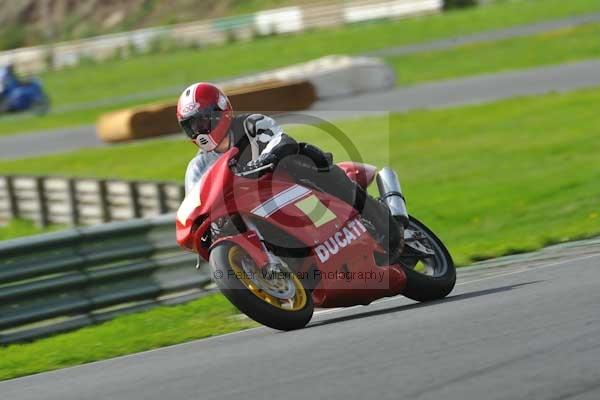 Mallory park Leicestershire;Mallory park photographs;Motorcycle action photographs;event digital images;eventdigitalimages;mallory park;no limits trackday;peter wileman photography;trackday;trackday digital images;trackday photos