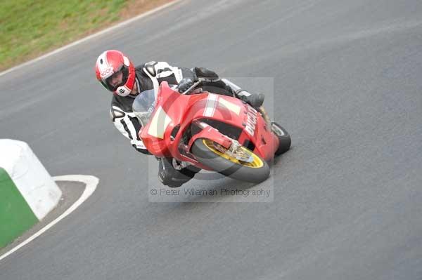 Mallory park Leicestershire;Mallory park photographs;Motorcycle action photographs;event digital images;eventdigitalimages;mallory park;no limits trackday;peter wileman photography;trackday;trackday digital images;trackday photos