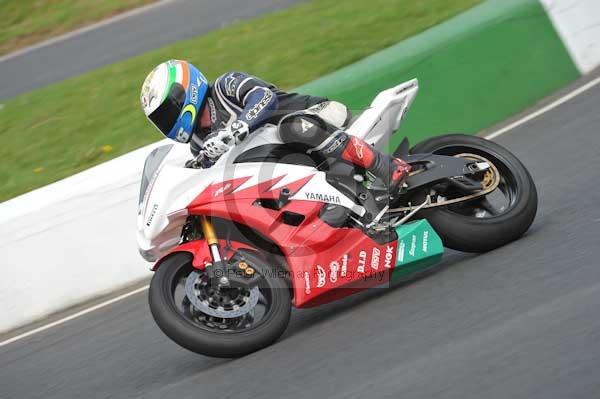 Mallory park Leicestershire;Mallory park photographs;Motorcycle action photographs;event digital images;eventdigitalimages;mallory park;no limits trackday;peter wileman photography;trackday;trackday digital images;trackday photos