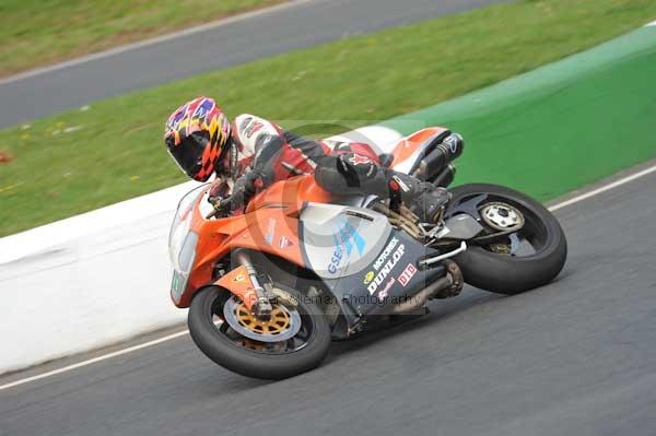 Mallory park Leicestershire;Mallory park photographs;Motorcycle action photographs;event digital images;eventdigitalimages;mallory park;no limits trackday;peter wileman photography;trackday;trackday digital images;trackday photos