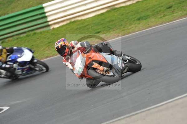 Mallory park Leicestershire;Mallory park photographs;Motorcycle action photographs;event digital images;eventdigitalimages;mallory park;no limits trackday;peter wileman photography;trackday;trackday digital images;trackday photos