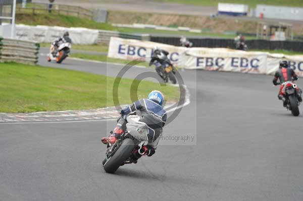 Mallory park Leicestershire;Mallory park photographs;Motorcycle action photographs;event digital images;eventdigitalimages;mallory park;no limits trackday;peter wileman photography;trackday;trackday digital images;trackday photos