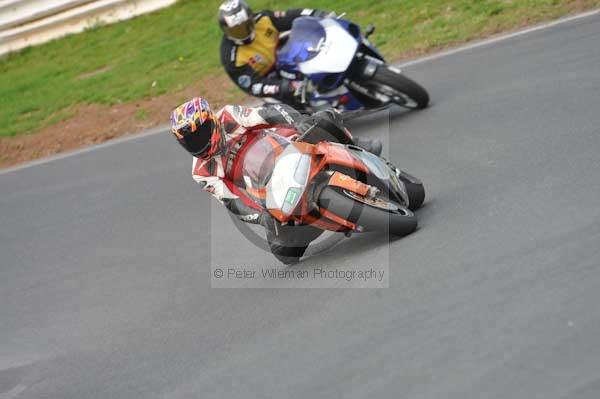 Mallory park Leicestershire;Mallory park photographs;Motorcycle action photographs;event digital images;eventdigitalimages;mallory park;no limits trackday;peter wileman photography;trackday;trackday digital images;trackday photos