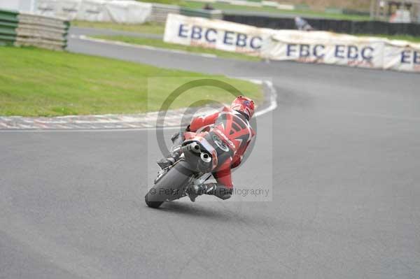 Mallory park Leicestershire;Mallory park photographs;Motorcycle action photographs;event digital images;eventdigitalimages;mallory park;no limits trackday;peter wileman photography;trackday;trackday digital images;trackday photos