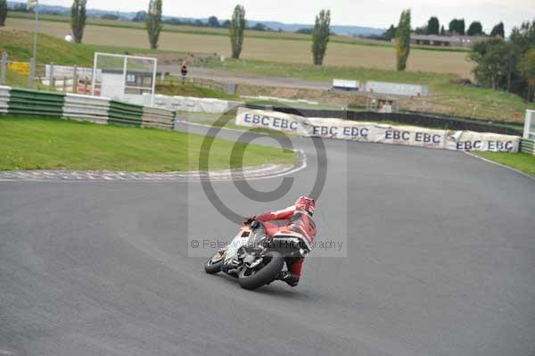 Mallory park Leicestershire;Mallory park photographs;Motorcycle action photographs;event digital images;eventdigitalimages;mallory park;no limits trackday;peter wileman photography;trackday;trackday digital images;trackday photos