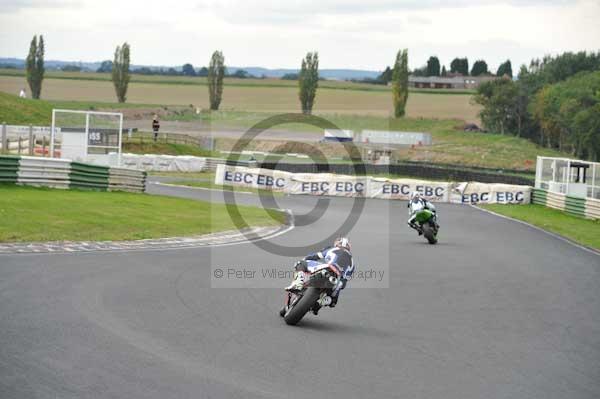 Mallory park Leicestershire;Mallory park photographs;Motorcycle action photographs;event digital images;eventdigitalimages;mallory park;no limits trackday;peter wileman photography;trackday;trackday digital images;trackday photos