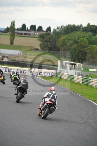 Mallory park Leicestershire;Mallory park photographs;Motorcycle action photographs;event digital images;eventdigitalimages;mallory park;no limits trackday;peter wileman photography;trackday;trackday digital images;trackday photos