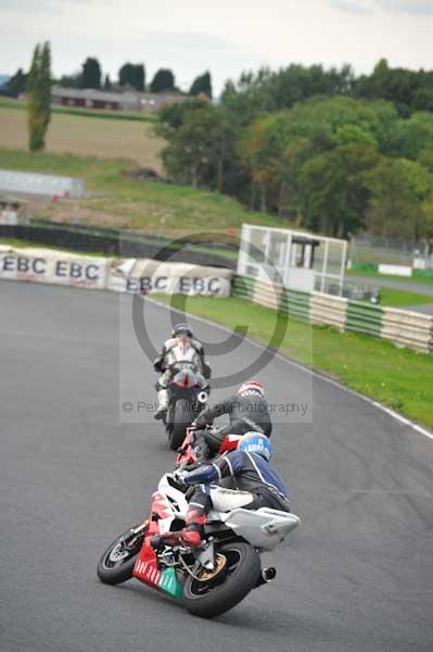 Mallory park Leicestershire;Mallory park photographs;Motorcycle action photographs;event digital images;eventdigitalimages;mallory park;no limits trackday;peter wileman photography;trackday;trackday digital images;trackday photos