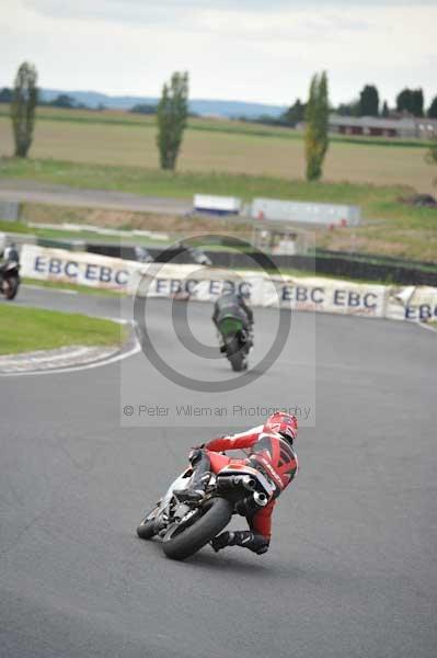 Mallory park Leicestershire;Mallory park photographs;Motorcycle action photographs;event digital images;eventdigitalimages;mallory park;no limits trackday;peter wileman photography;trackday;trackday digital images;trackday photos