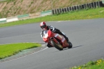 Mallory-park-Leicestershire;Mallory-park-photographs;Motorcycle-action-photographs;event-digital-images;eventdigitalimages;mallory-park;no-limits-trackday;peter-wileman-photography;trackday;trackday-digital-images;trackday-photos