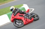 Mallory-park-Leicestershire;Mallory-park-photographs;Motorcycle-action-photographs;event-digital-images;eventdigitalimages;mallory-park;no-limits-trackday;peter-wileman-photography;trackday;trackday-digital-images;trackday-photos