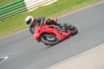 Mallory-park-Leicestershire;Mallory-park-photographs;Motorcycle-action-photographs;event-digital-images;eventdigitalimages;mallory-park;no-limits-trackday;peter-wileman-photography;trackday;trackday-digital-images;trackday-photos