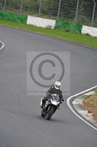 Mallory park Leicestershire;Mallory park photographs;Motorcycle action photographs;event digital images;eventdigitalimages;mallory park;no limits trackday;peter wileman photography;trackday;trackday digital images;trackday photos