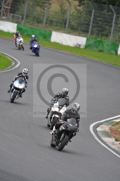 Mallory park Leicestershire;Mallory park photographs;Motorcycle action photographs;event digital images;eventdigitalimages;mallory park;no limits trackday;peter wileman photography;trackday;trackday digital images;trackday photos