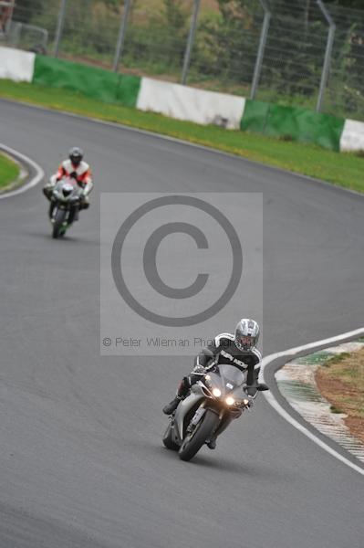 Mallory park Leicestershire;Mallory park photographs;Motorcycle action photographs;event digital images;eventdigitalimages;mallory park;no limits trackday;peter wileman photography;trackday;trackday digital images;trackday photos